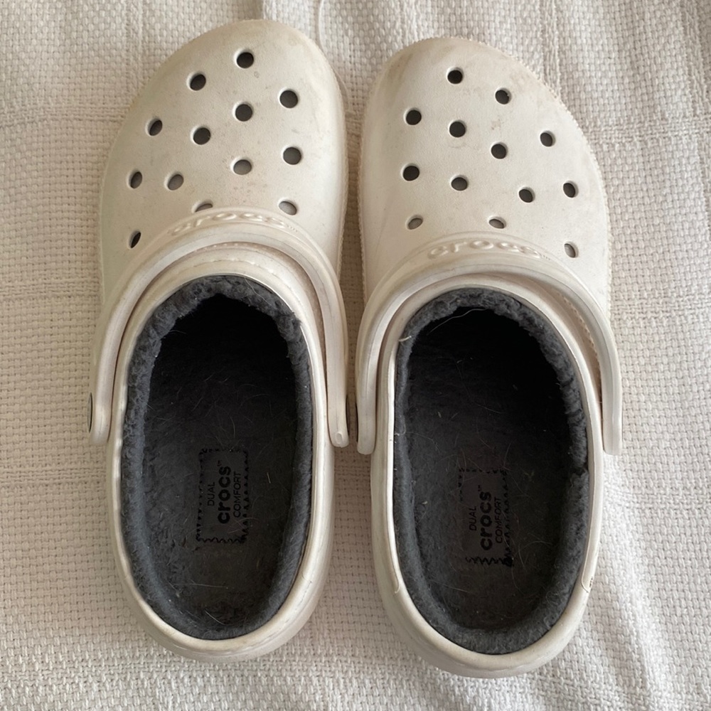 White fur crocs size: 8